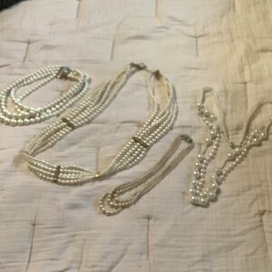 Elegant Pearl Necklace Lot